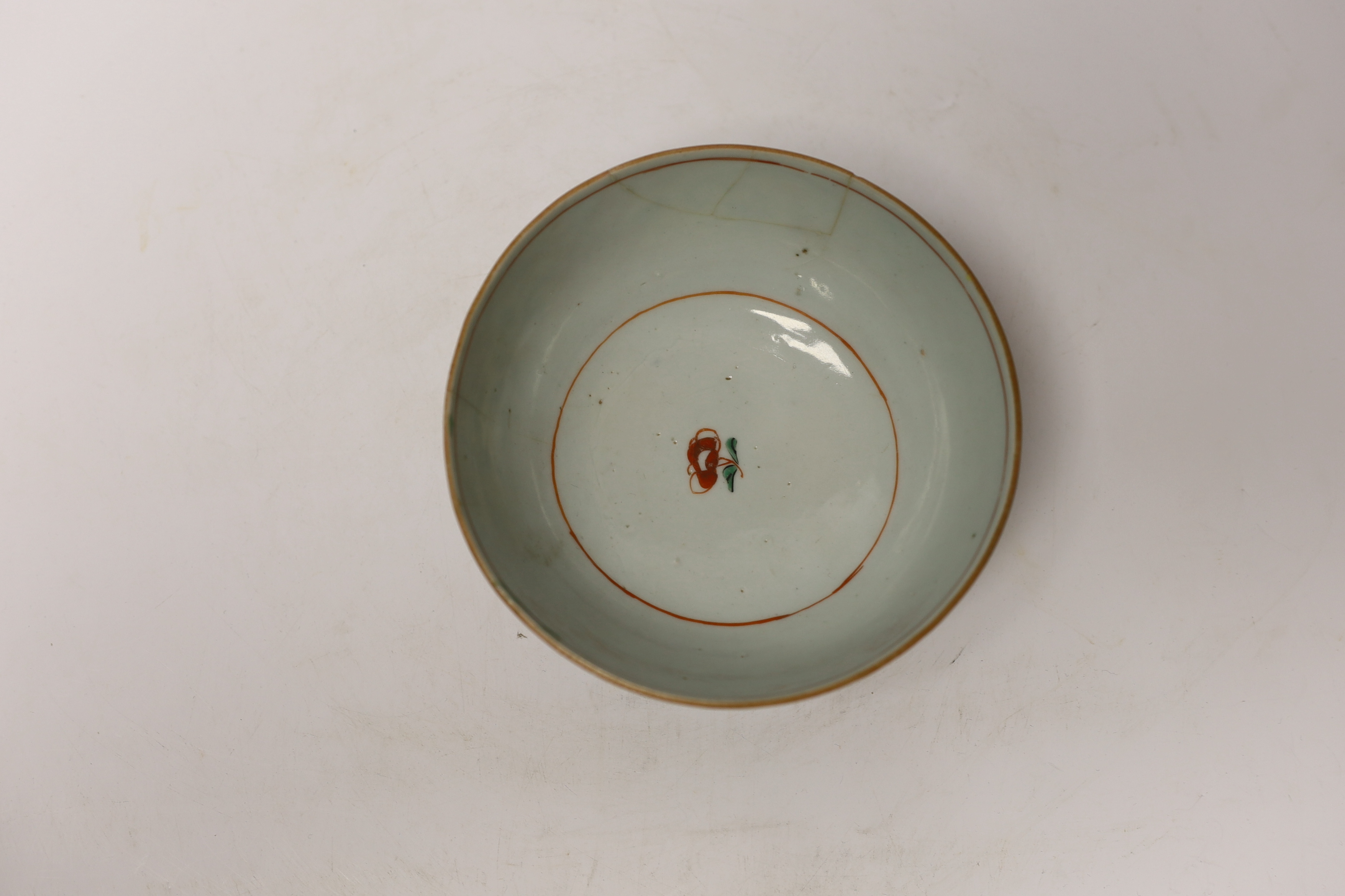 A Chinese Kangxi famille verte saucer dish and a bowl, bowl diameter 14cm